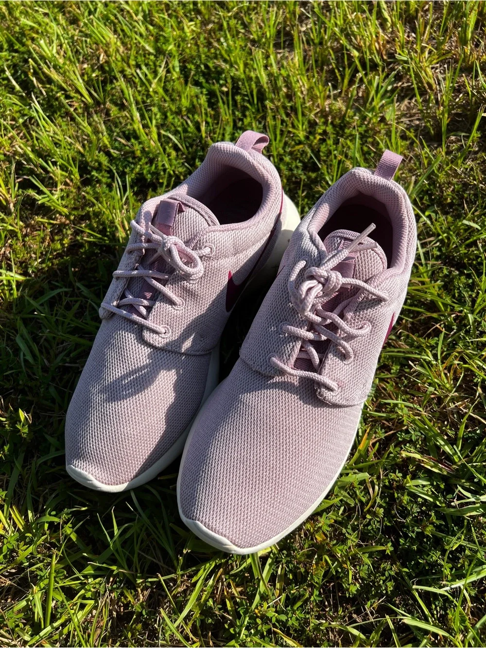 NEW Nike size 8.5 Womens Roshe One Plum Pink shoes